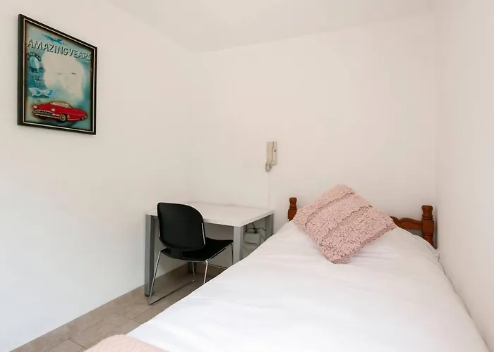 Room In Guest Room - Cuarto En Las Lomas