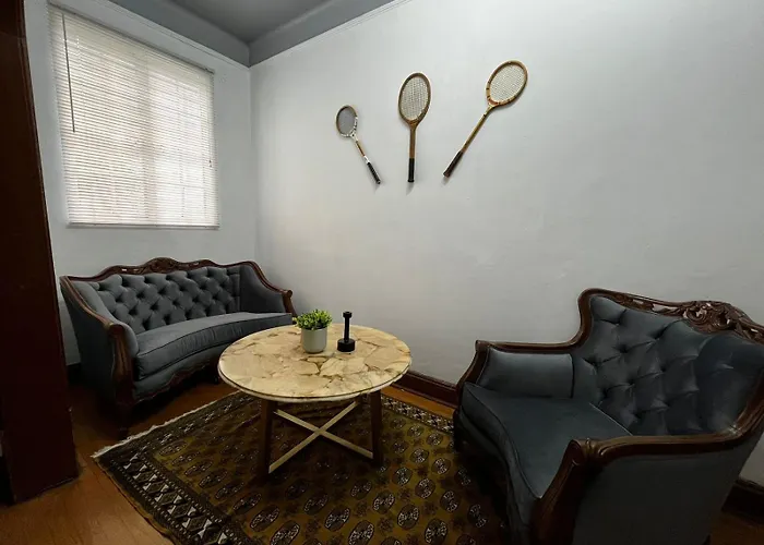 Amazing Restored 1940S Art-Deco Apartment