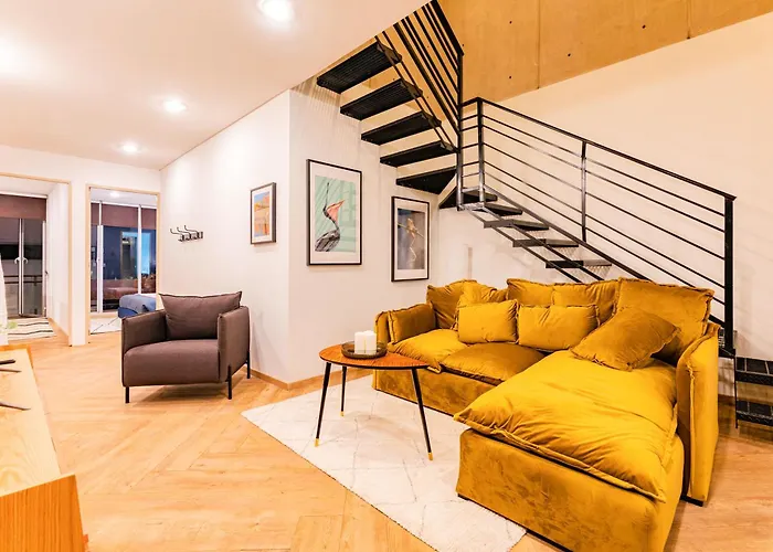 Trendy La Roma Condo With Parking & Patio