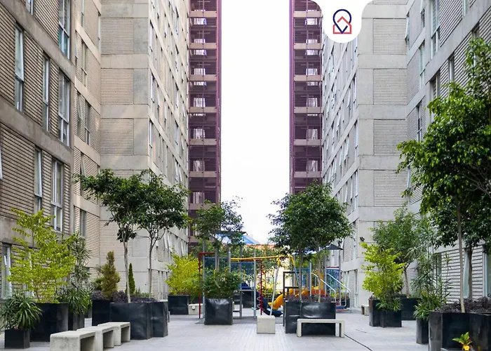 New Chic Condo With Gym Access & Private Roof