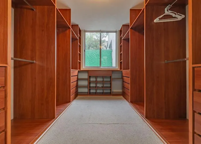 Spacious Hillside Home With Patio Near Polanco