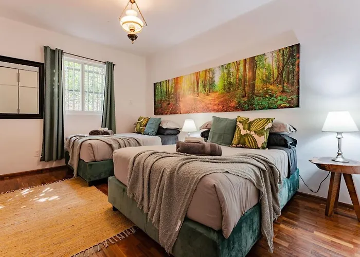 Large Group-Friendly Home With Stunning Rooftop