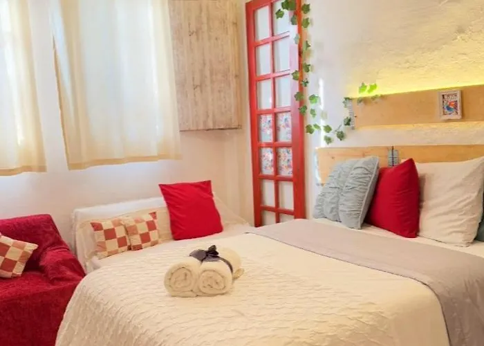 Condesa Host