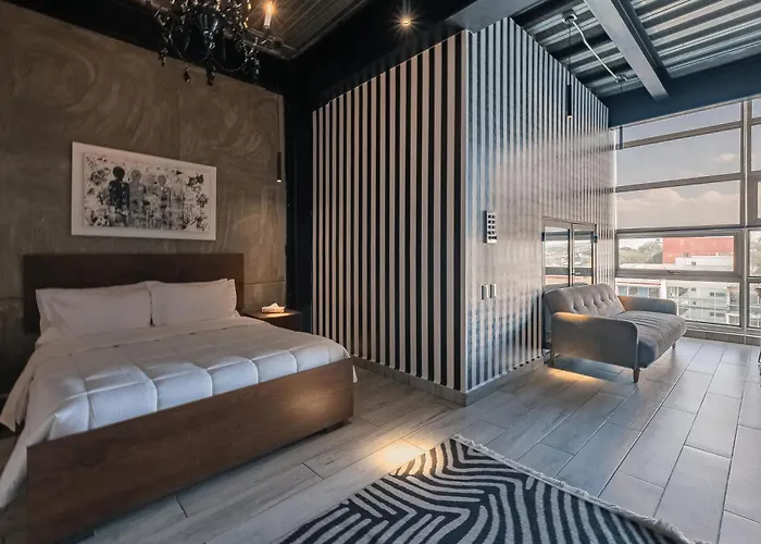 The Striped Loft Modern Elegance-Centric Location