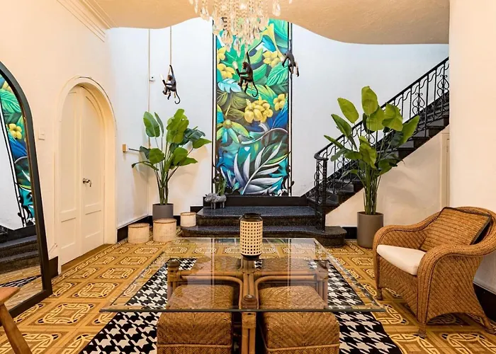 Huge Home For 23, Rare Indoor Garden Near Hotspots