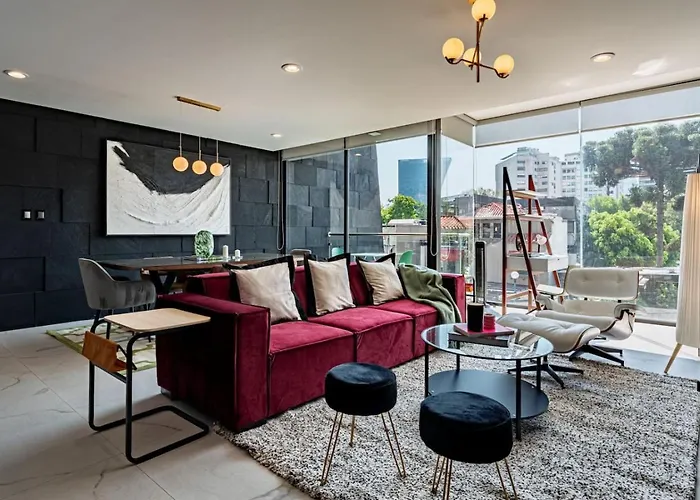 Bright, Stylish Retreat W/ Private Balcony & Wifi