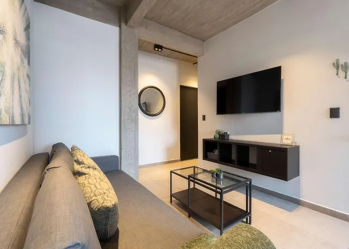 P601 Amazing Rooftop 2Bdrm 2Bath Apt Ac