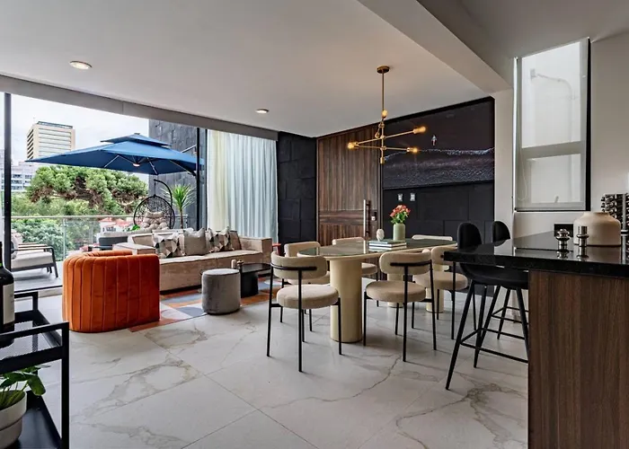Exquisite Rooftop Retreat Near Lincoln Park