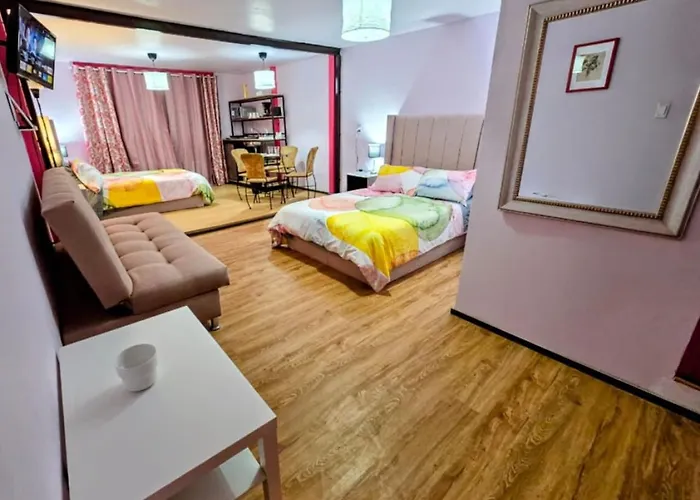 Suite Rosa familiar para hasta 6 huéspedes Amplia, céntrica, con cocineta y baño privado