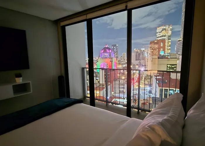 Balconied Peaceful Apt In High-Rise With Amenities