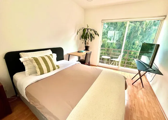 Spacious&bright room