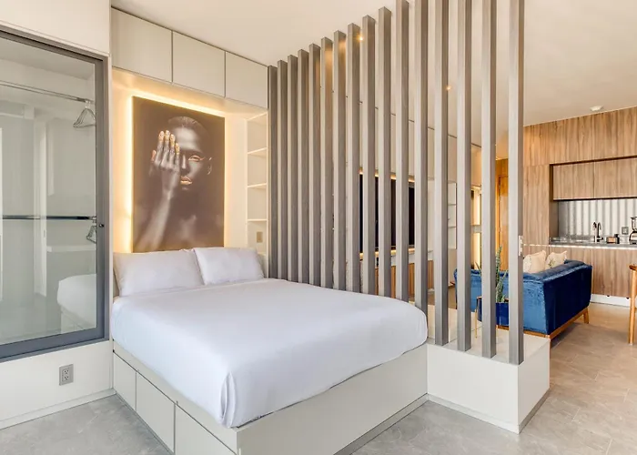 Luxury Studio - Revolution Monument View - Gym