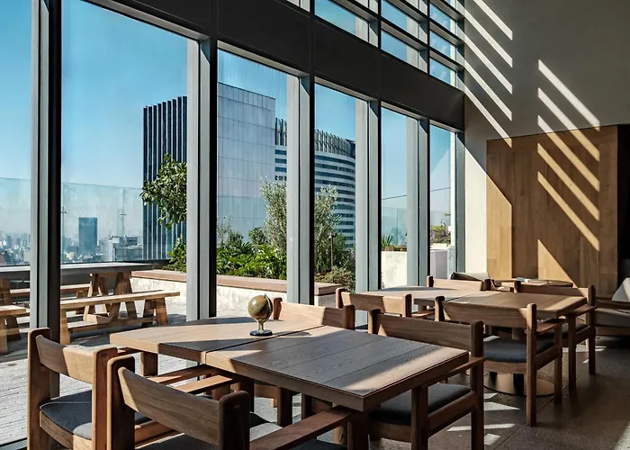 Luxury Studio - Revolution Monument View - Pool