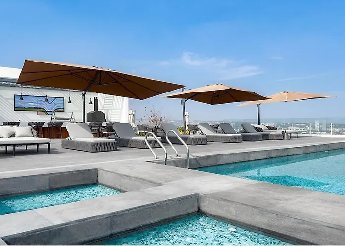 Luxury Panoramic Sky Pool, Gym & Grill - Portal Sa