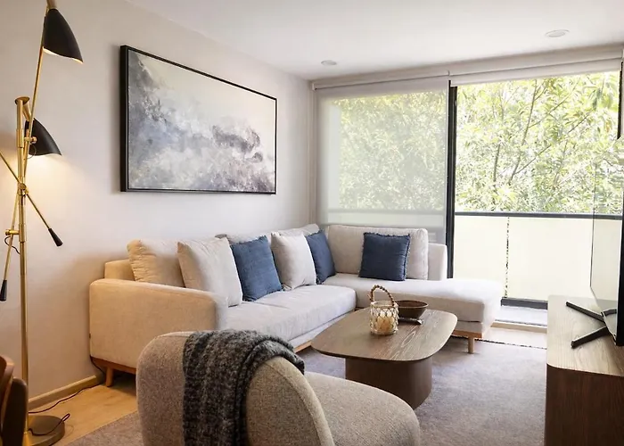 Chic Condesa Apt With Private Balcony