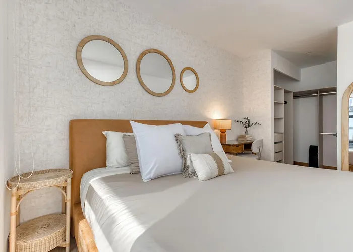 Centric 2 Bedroom Condo - Gym - Open Air Cinema