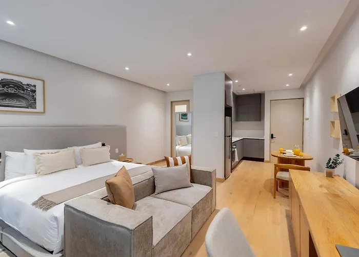 T02 Capitalia Cozy Studio With Gym And Rooftop Retreat