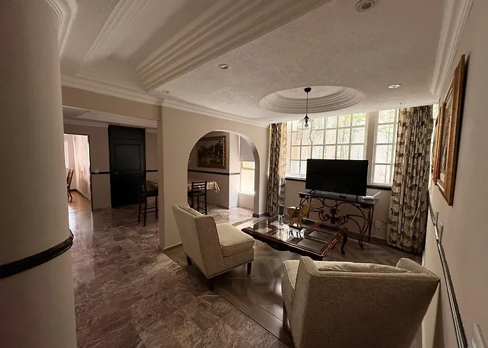Polanco Lincoln Park Two Bedroom Apt