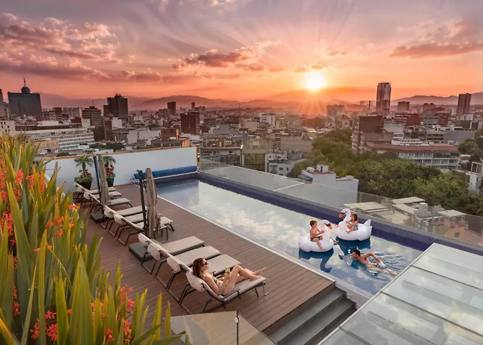 Condesa Oasis With Sky Pool, Ping Pong, Gym, Steam Room & Two Private Terraces