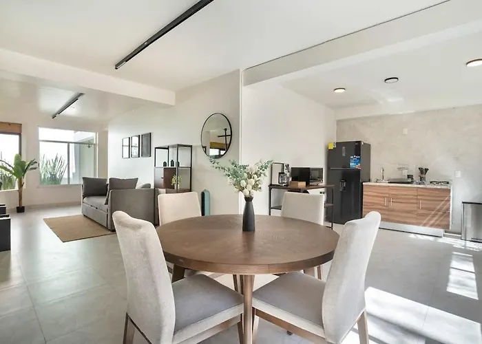 Spacious Home Ideal For Groups With Patio & Arcade