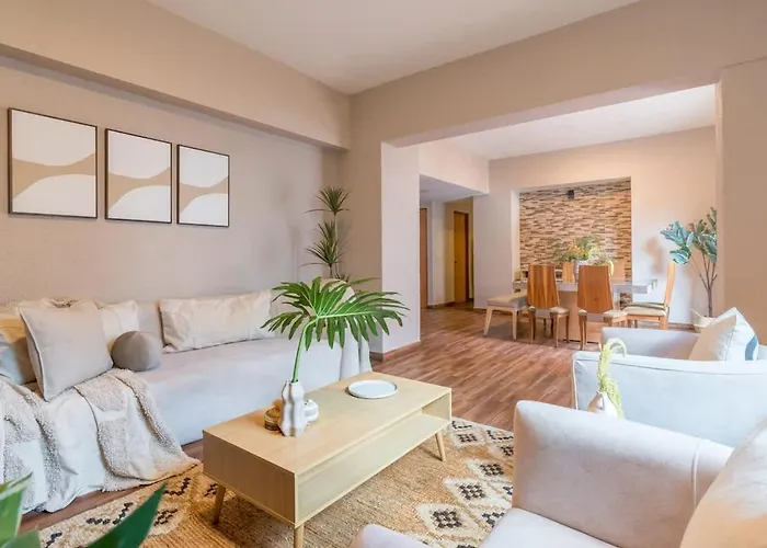 Huge 4Br Super Located