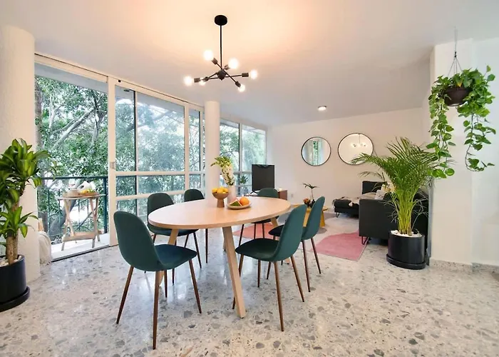 Fast Wifi, Beautiful Ph Steps Away From Masaryk