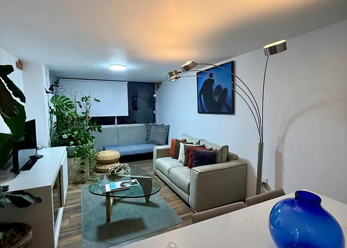 Stylish & Vibrant Apt In The Heart Of Roma Norte
