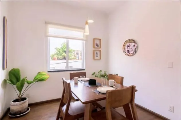 Bright 1Br With Optional Rooftop Well Connected