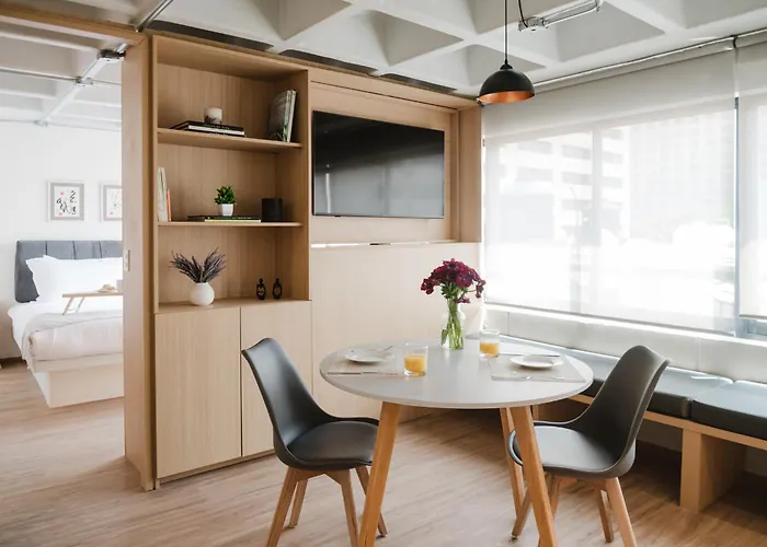 Praga Suites 10 King Bed, Fast Wifi & Comfort