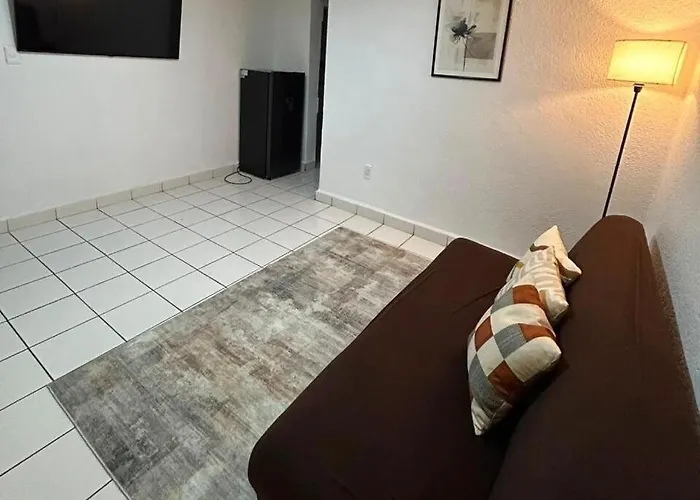 Apartment 3 Minutes From Aicm T1 Airport