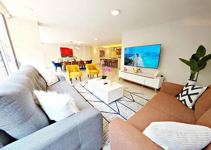 Leonora 3 Maiahome Luxury Apt 4 Beds 4 Baths Steps From Masaryk