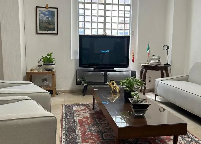 Local Vibe Near La Roma - Walkable