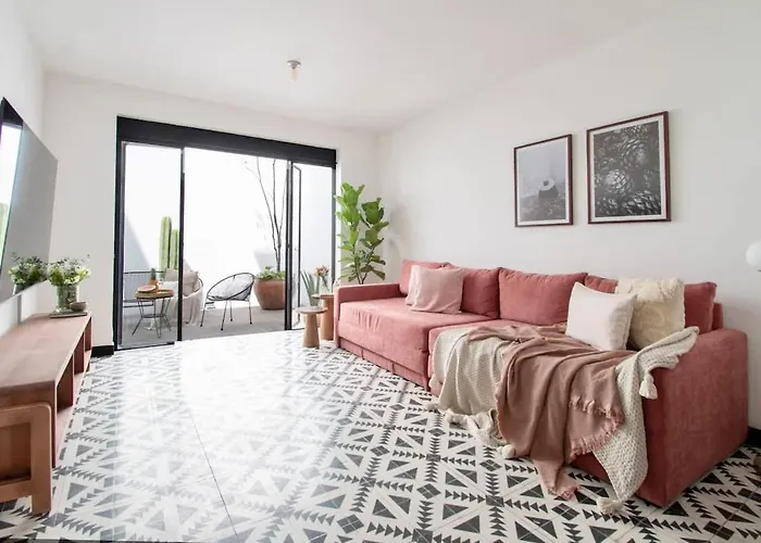 Spacious 4Br Home With 5 Beds