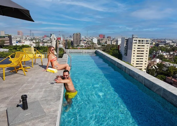 Design Suite Bathtub Rooftop Pool, Gym, Bbq