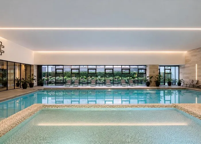 Luxury 1Br Condo W Pool, Jacuzzi, Near Antara